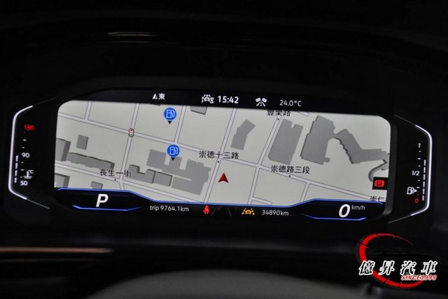 一手車，20萬精品音響升級，消光白貼膜(底色白)，四輪驅動，正T-ROC R  第20張相片