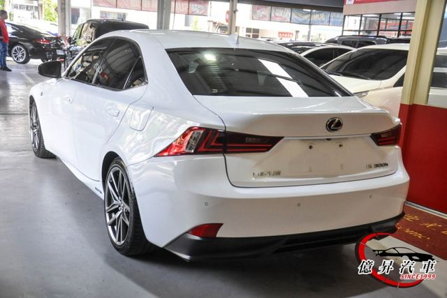 IS300H，稀有F-Sport 套件、通風椅，超省油，業務神車  第4張相片