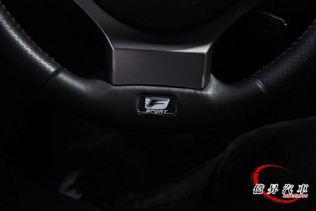IS300H，稀有F-Sport 套件、通風椅，超省油，業務神車  第12張相片