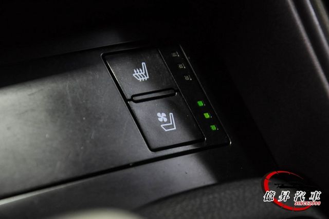 IS300H，稀有F-Sport 套件、通風椅，超省油，業務神車  第15張相片