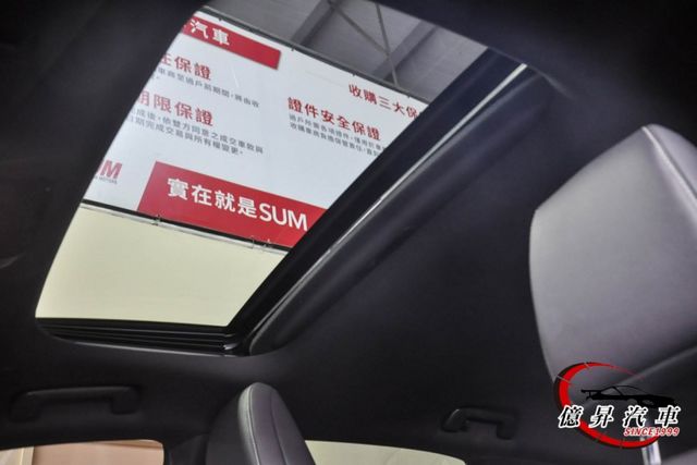 電動天窗、冷熱通風座椅、360度環景、HUD抬頭顯示器，新車保固中，現省落地後價差  第14張相片