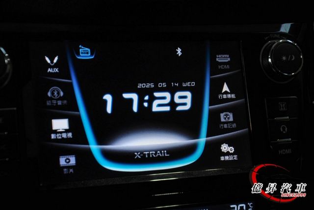 僅跑10萬公里，Keyless、原廠影音系統，經濟實用，省油大空間  第15張相片