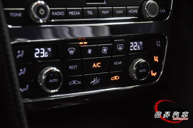 電子懸吊、氣壓懸吊、雙前座通風椅，優雅外表、豪華GT跑車，新車價1100萬  第16張相片