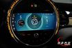 低里程，跑車座椅、CarPlay、數位儀表、英國國旗尾燈、中置鍍鉻雙排氣尾管  第15張縮圖