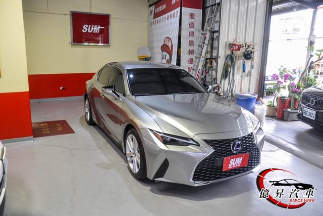 超低里程，ACC跟車、盲點偵測，加裝360度環景系統，大電池保固中  第2張相片