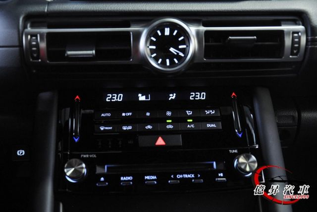 超低里程，ACC跟車、盲點偵測，加裝360度環景系統，大電池保固中  第17張相片