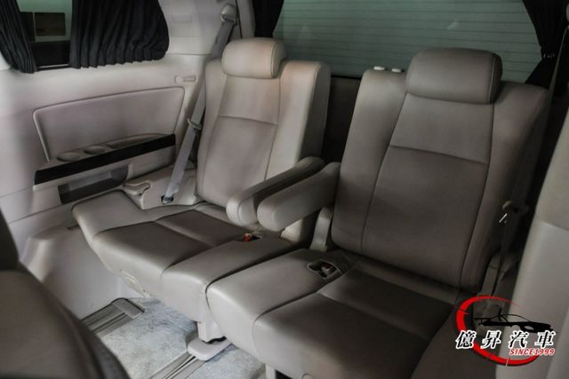 後座獨立座椅，頭等艙等級內裝，PREVIA的預算買ALPHARD  第11張相片