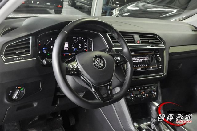 環景、數位儀表、電動尾門、盲點偵測、ACC跟車、車道置中，7萬大保養剛做完  第11張相片