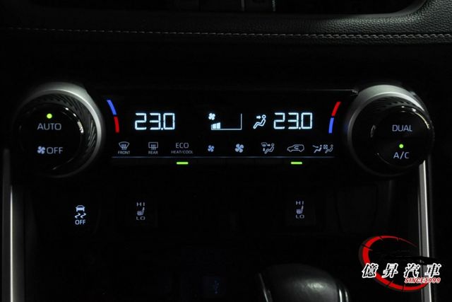 23年式小改款，僅跑2.5萬公里，全數位儀表，360度環景，新車保固中  第17張相片