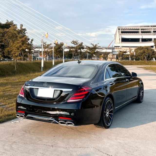 S63套件、新款鑽石尾燈、夜色AMG鋁圈、香氛套件、全景天窗、四區恆溫  第2張相片