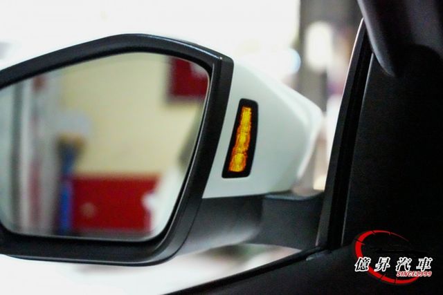 10.25吋全數位儀表、三區恆溫、電動尾門、氛圍燈，配備滿滿，新車保固中  第7張相片