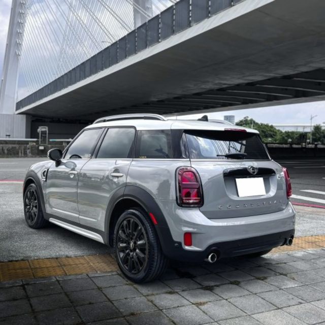 Countryman S版，抬頭顯示器、全景天窗、電動座椅，質感與性能兼具  第2張相片