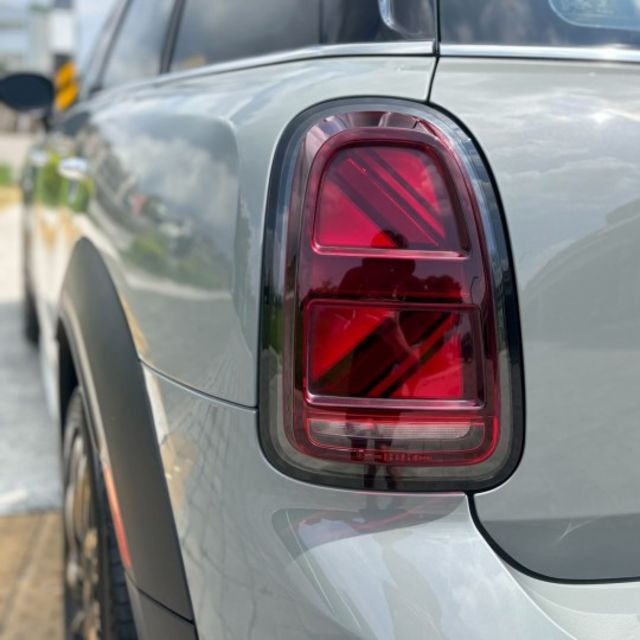 Countryman S版，抬頭顯示器、全景天窗、電動座椅，質感與性能兼具  第4張相片
