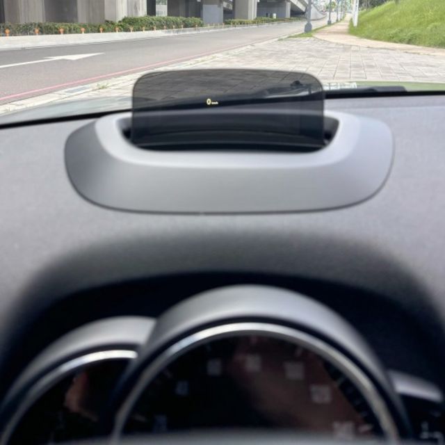Countryman S版，抬頭顯示器、全景天窗、電動座椅，質感與性能兼具  第9張相片