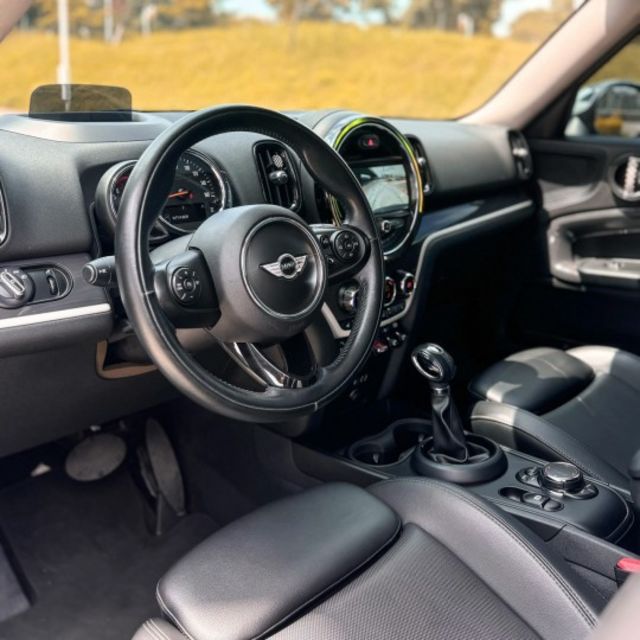 Countryman S版，抬頭顯示器、全景天窗、電動座椅，質感與性能兼具  第10張相片