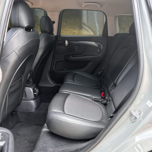 Countryman S版，抬頭顯示器、全景天窗、電動座椅，質感與性能兼具  第12張相片