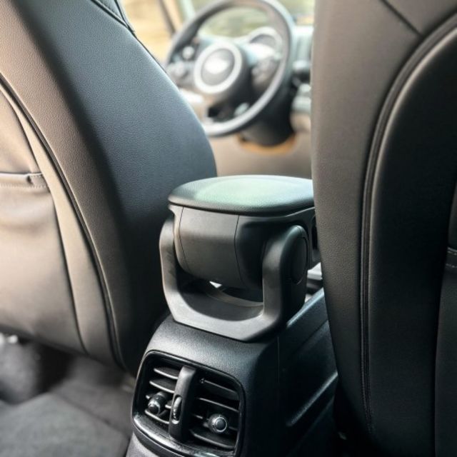 Countryman S版，抬頭顯示器、全景天窗、電動座椅，質感與性能兼具  第15張相片