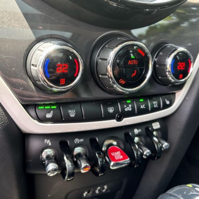 Countryman S版，抬頭顯示器、全景天窗、電動座椅，質感與性能兼具  第16張相片