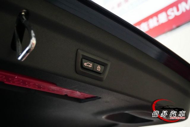 實跑9.5萬公里，倒車顯影、Keyless、電動尾門，都會生活、行走的精品  第9張相片