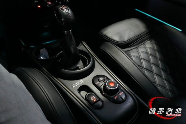 實跑9.5萬公里，倒車顯影、Keyless、電動尾門，都會生活、行走的精品  第13張相片