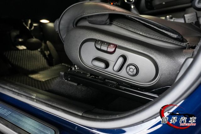 實跑9.5萬公里，倒車顯影、Keyless、電動尾門，都會生活、行走的精品  第14張相片
