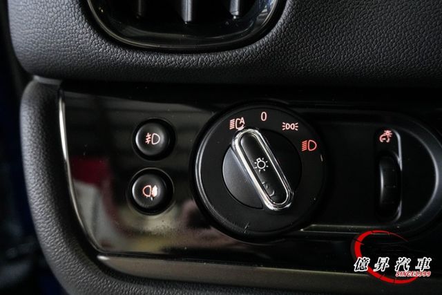 實跑9.5萬公里，倒車顯影、Keyless、電動尾門，都會生活、行走的精品  第17張相片