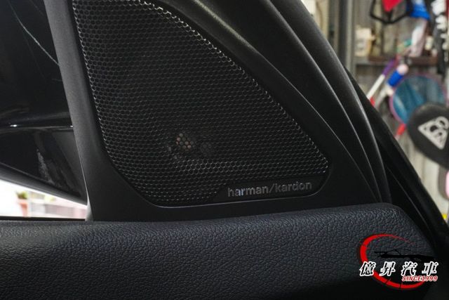 ACC跟車、HK音響、藍色M卡鉗、全數位虛擬座艙、M版套件、M版賽車麂皮桶椅  第11張相片