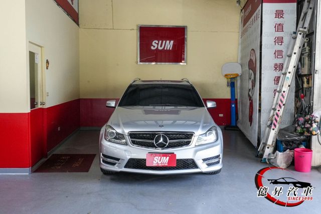 AMG套件、CarPlay，油底殼、引擎腳均換新，為旅行而生，節能大空間旅行車  第3張相片