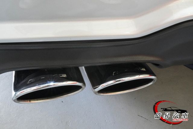 AMG套件、CarPlay，油底殼、引擎腳均換新，為旅行而生，節能大空間旅行車  第9張相片