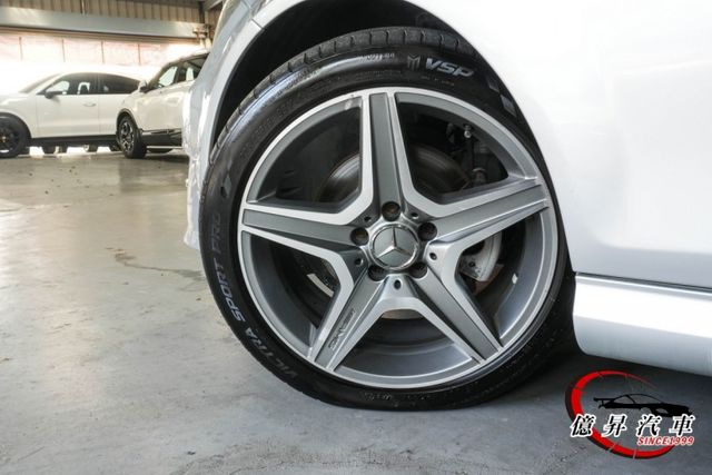 AMG套件、CarPlay，油底殼、引擎腳均換新，為旅行而生，節能大空間旅行車  第10張相片