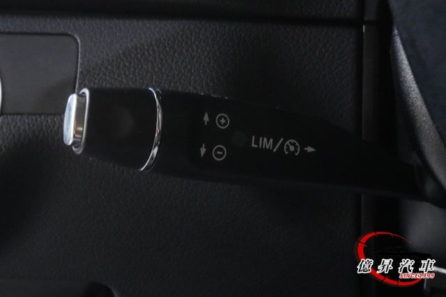 AMG套件、CarPlay，油底殼、引擎腳均換新，為旅行而生，節能大空間旅行車  第15張相片