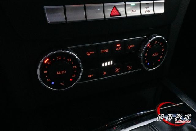 AMG套件、CarPlay，油底殼、引擎腳均換新，為旅行而生，節能大空間旅行車  第16張相片