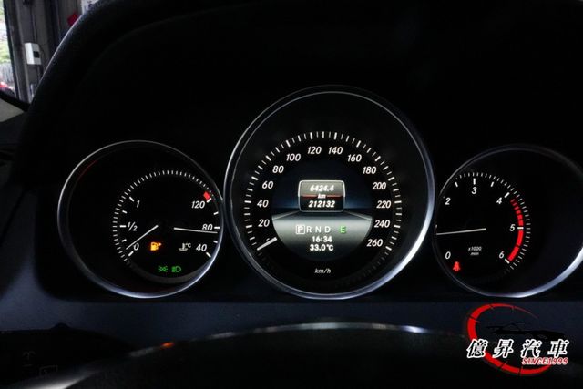 AMG套件、CarPlay，油底殼、引擎腳均換新，為旅行而生，節能大空間旅行車  第19張相片