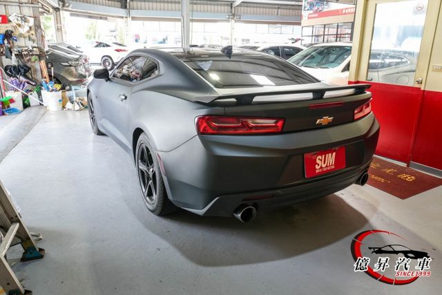 僅跑9.2萬公里，消光灰，CarPlay、雙電動椅，2.0，美式肌肉車  第6張相片