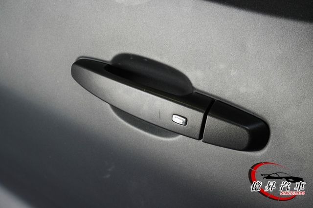 僅跑9.2萬公里，消光灰，CarPlay、雙電動椅，2.0，美式肌肉車  第10張相片