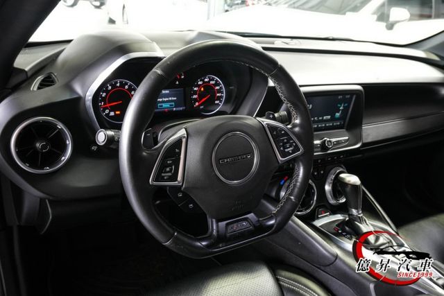 僅跑9.2萬公里，消光灰，CarPlay、雙電動椅，2.0，美式肌肉車  第12張相片