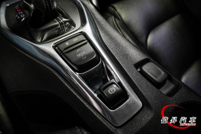 僅跑9.2萬公里，消光灰，CarPlay、雙電動椅，2.0，美式肌肉車  第14張相片