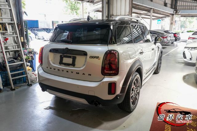 數位儀錶板、電動座椅、Keyless、CarPlay、倒車顯影、英國旗尾燈  第6張相片