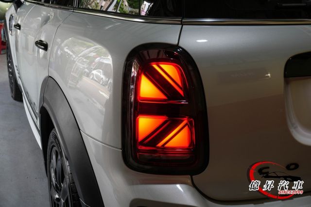 數位儀錶板、電動座椅、Keyless、CarPlay、倒車顯影、英國旗尾燈  第8張相片