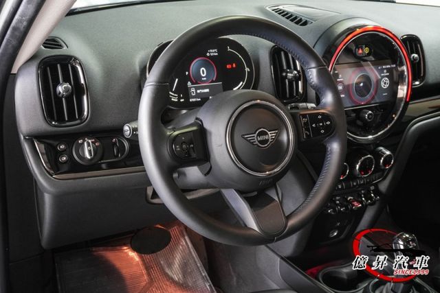 數位儀錶板、電動座椅、Keyless、CarPlay、倒車顯影、英國旗尾燈  第11張相片