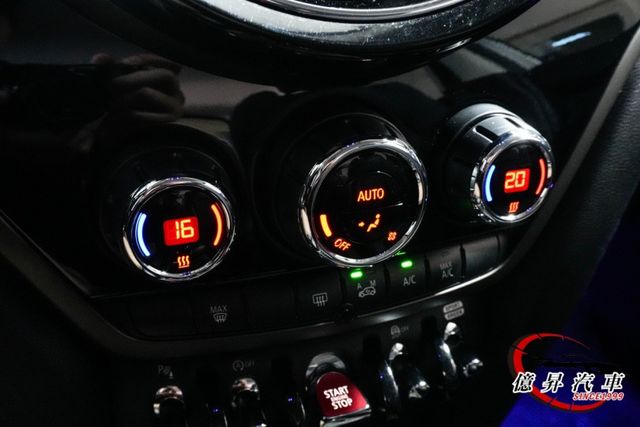 數位儀錶板、電動座椅、Keyless、CarPlay、倒車顯影、英國旗尾燈  第14張相片