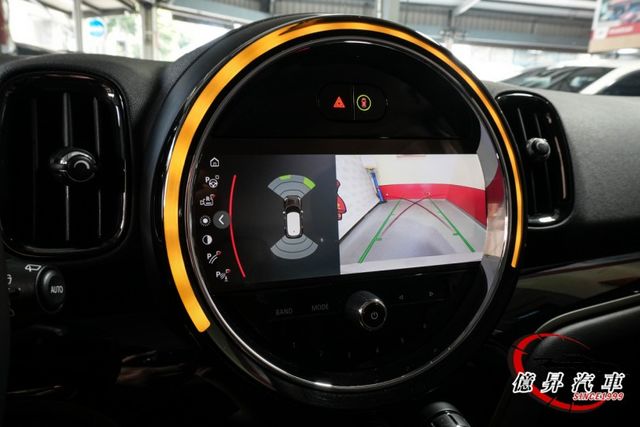 數位儀錶板、電動座椅、Keyless、CarPlay、倒車顯影、英國旗尾燈  第15張相片