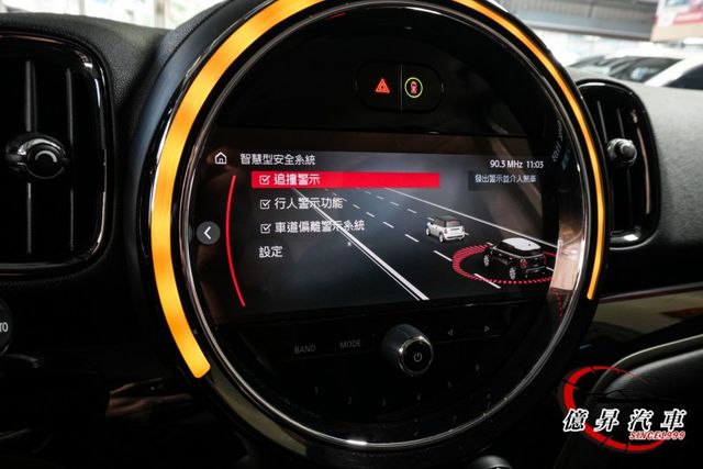 數位儀錶板、電動座椅、Keyless、CarPlay、倒車顯影、英國旗尾燈  第17張相片