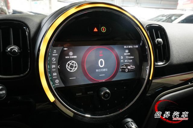 數位儀錶板、電動座椅、Keyless、CarPlay、倒車顯影、英國旗尾燈  第18張相片