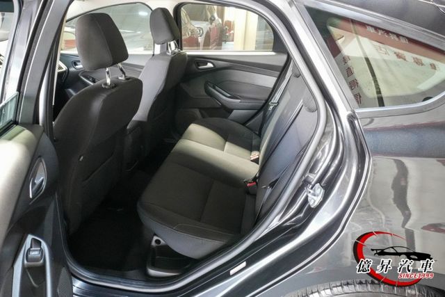 定速系統、自動感應頭燈，小改款馬丁頭，實跑7.9萬公里，社會新鮮人優質代步房車  第10張相片