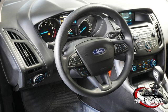 定速系統、自動感應頭燈，小改款馬丁頭，實跑7.9萬公里，社會新鮮人優質代步房車  第11張相片