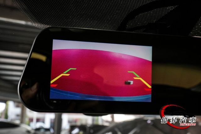 定速系統、自動感應頭燈，小改款馬丁頭，實跑7.9萬公里，社會新鮮人優質代步房車  第14張相片