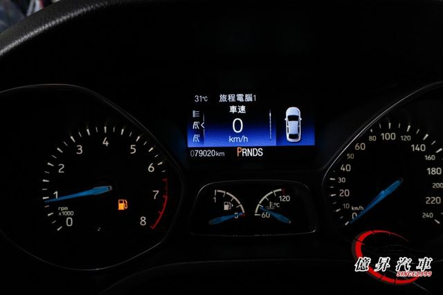 定速系統、自動感應頭燈，小改款馬丁頭，實跑7.9萬公里，社會新鮮人優質代步房車  第15張相片