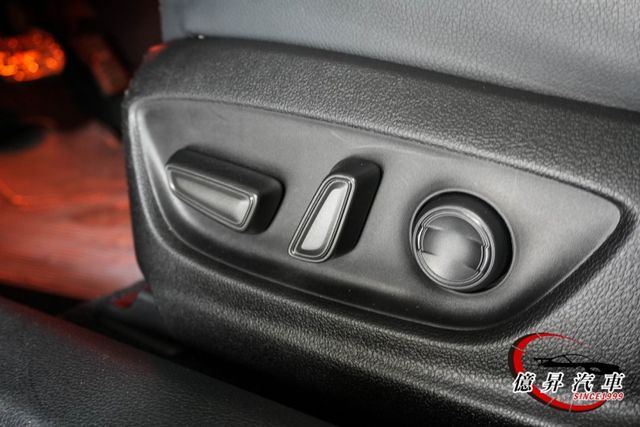 低里程，Keyless、盲點偵測、270度環景、電動座椅，旗艦版  第12張相片