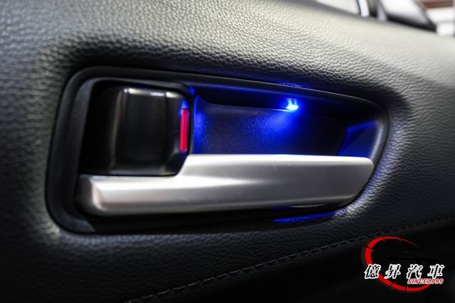 低里程，Keyless、盲點偵測、270度環景、電動座椅，旗艦版  第13張相片